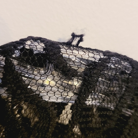 iZ Byer | Women's Striped Scoopneck Cinched Shirt With Necklace (Size Medium) - Picture 12 of 14